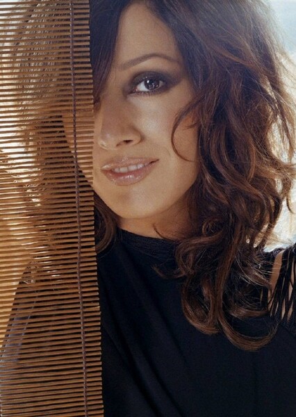 Jennifer Beals photo