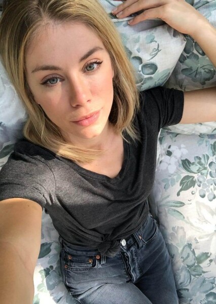 Jennifer Holland photo