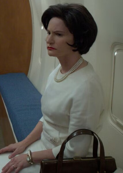 Jennifer Jason Leigh