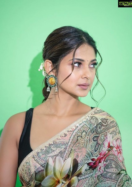 Jennifer Winget photo
