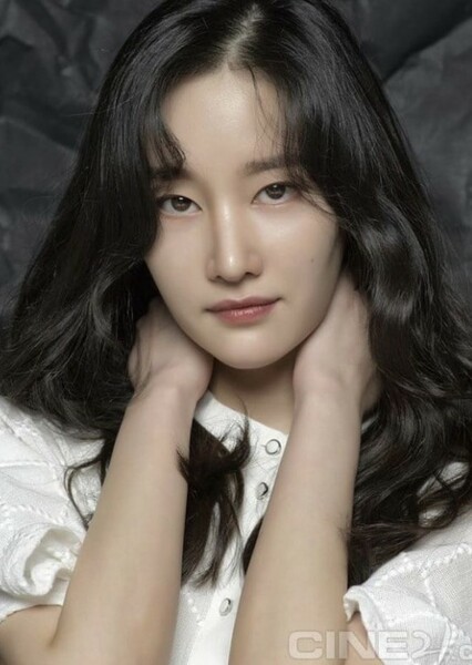 Jeon Jong-seo photo