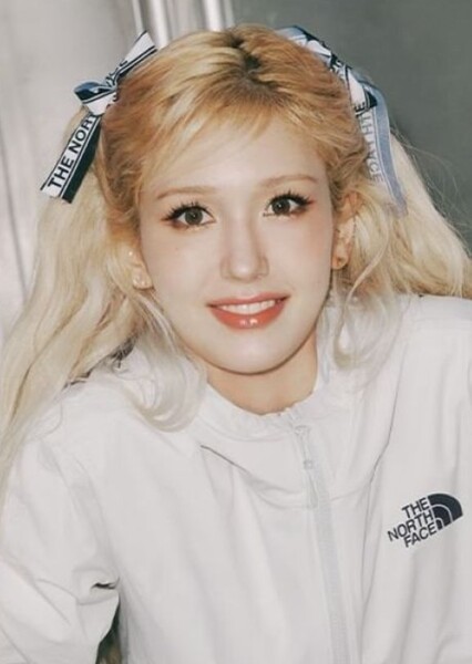 Jeon Somi photo