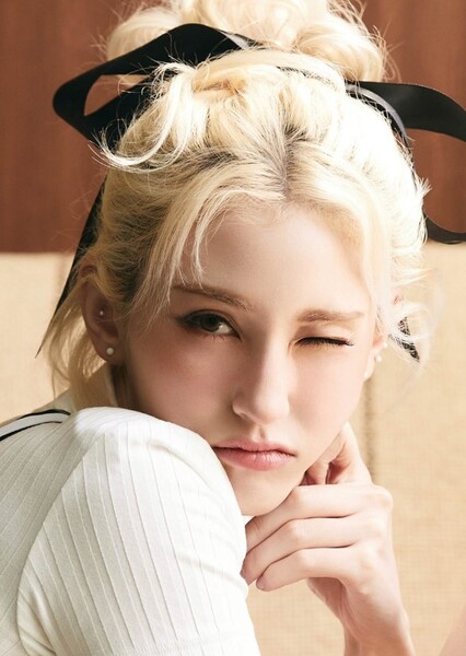 Jeon Somi photo