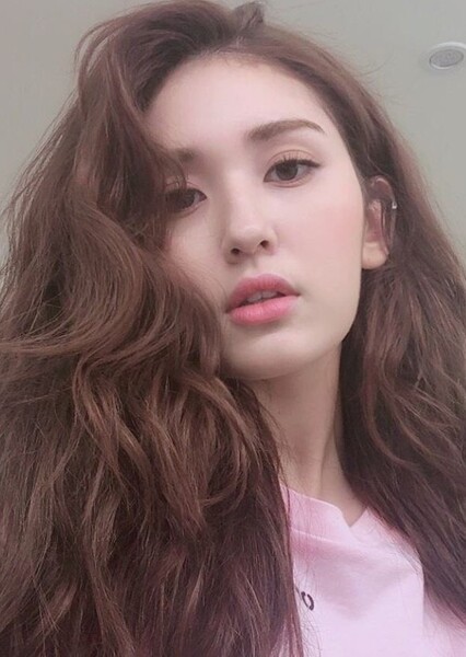Jeon Somi photo