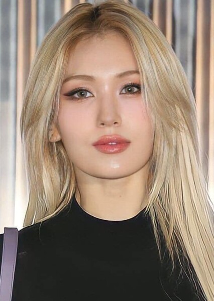 Jeon Somi photo