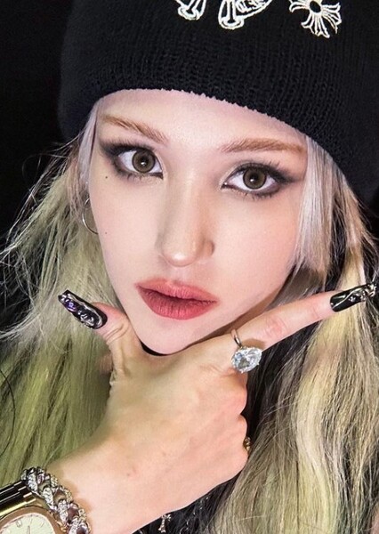 Jeon Somi photo