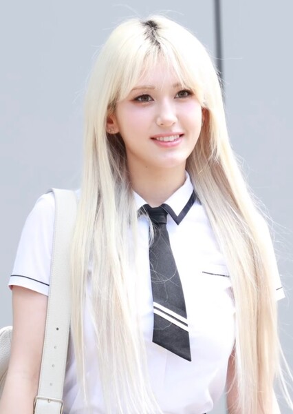 Jeon Somi photo