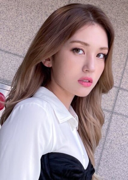 Jeon Somi photo