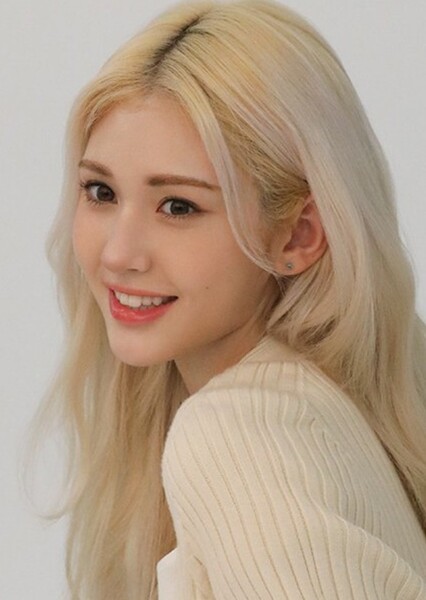 Jeon Somi photo