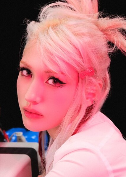 Jeon Somi photo