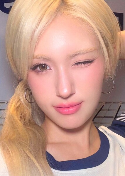Jeon Somi photo