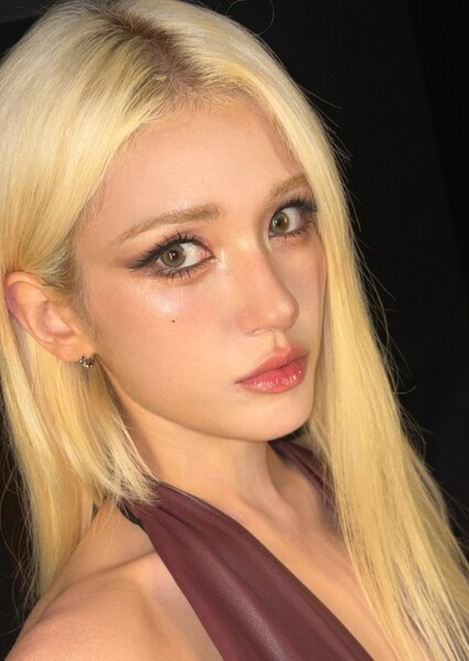 Jeon Somi photo