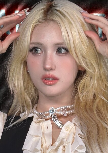 Jeon Somi photo