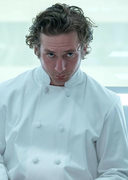 Jeremy Allen White photo
