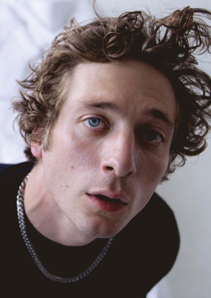 Jeremy Allen White photo