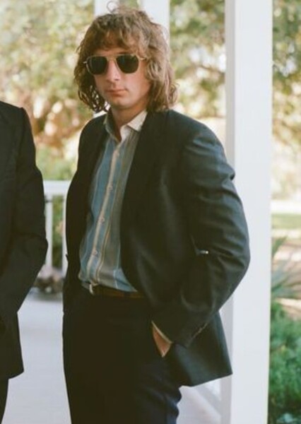 Jeremy Allen White photo