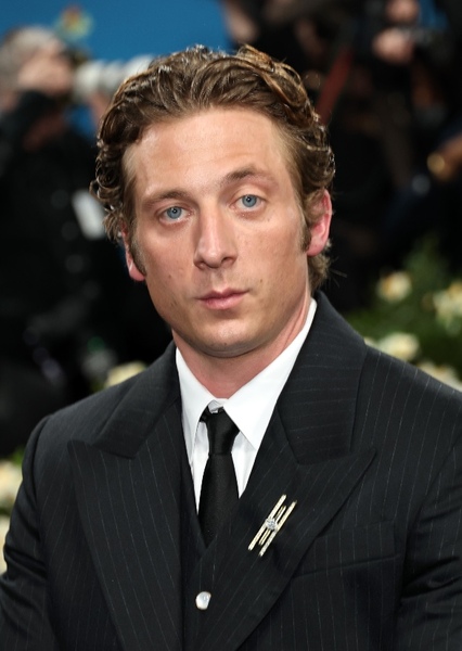 Jeremy Allen White photo