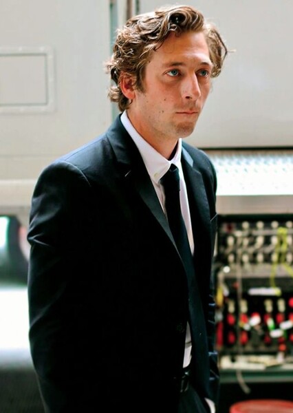 Jeremy Allen White photo
