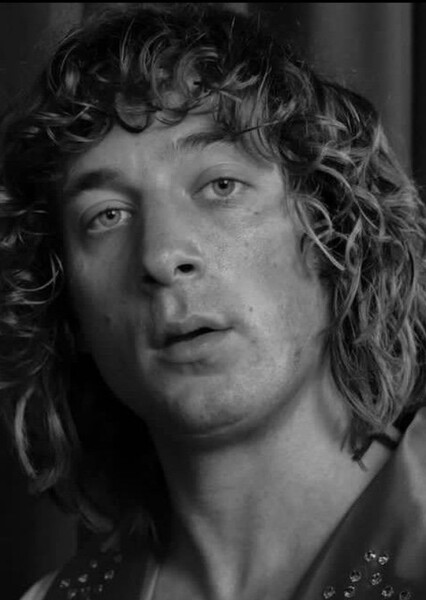 Jeremy Allen White photo