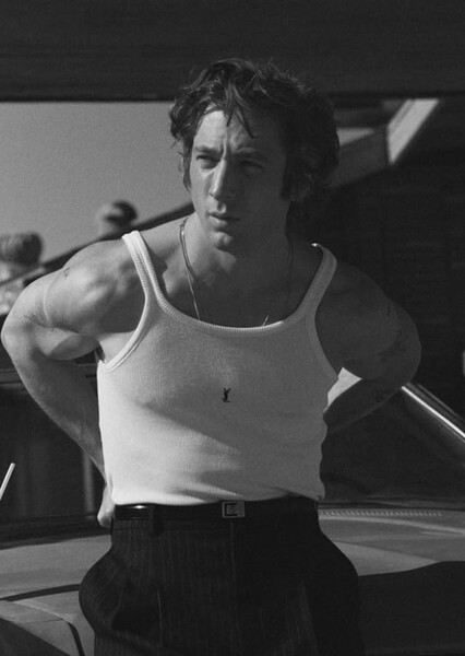 Jeremy Allen White photo