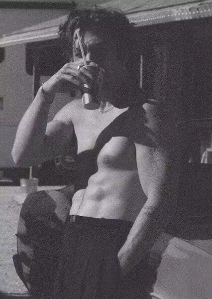 Jeremy Allen White photo
