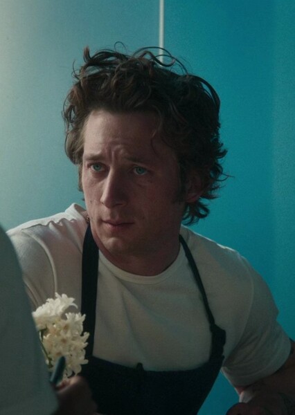 Jeremy Allen White photo