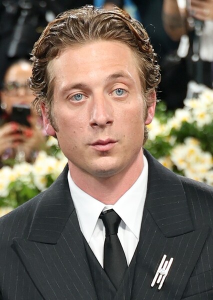 Jeremy Allen White photo