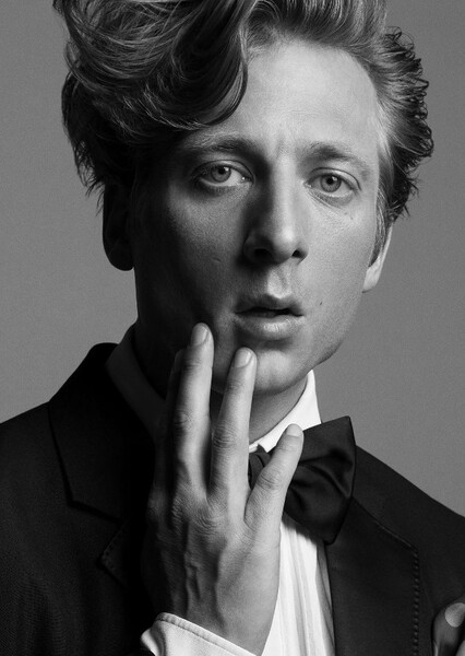 Jeremy Allen White photo