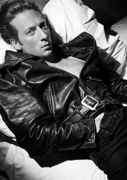 Jeremy Allen White photo