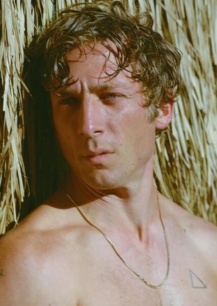 Jeremy Allen White photo