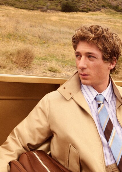 Jeremy Allen White photo