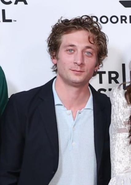 Jeremy Allen White photo