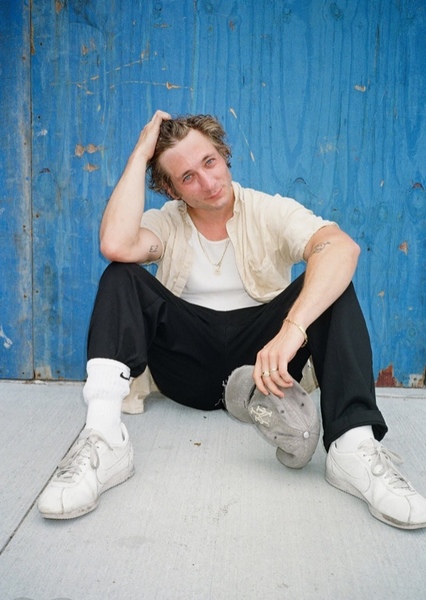 Jeremy Allen White photo