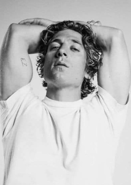 Jeremy Allen White photo
