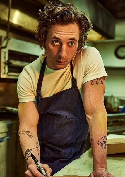 Jeremy Allen White photo