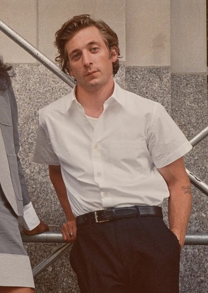 Jeremy Allen White photo