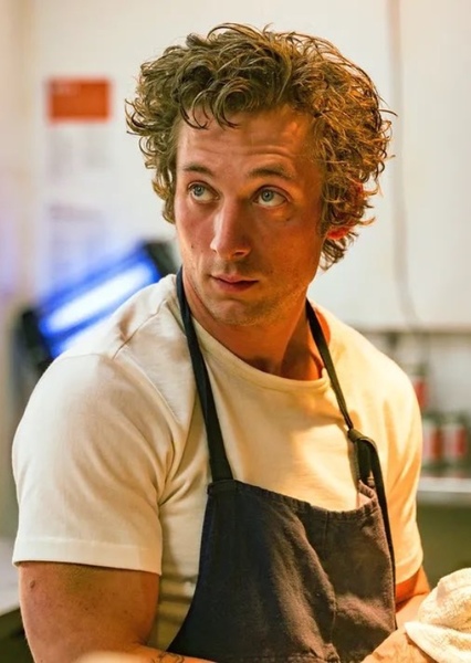 Jeremy Allen White photo