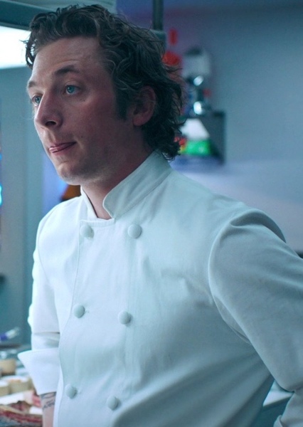 Jeremy Allen White photo