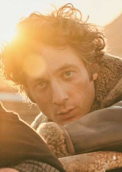 Jeremy Allen White photo