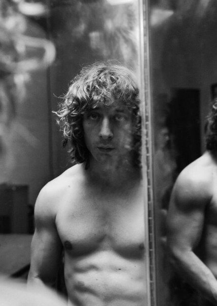 Jeremy Allen White photo