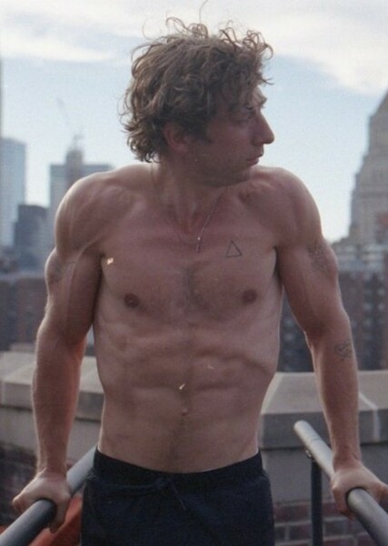 Jeremy Allen White photo