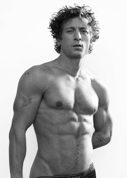 Jeremy Allen White photo