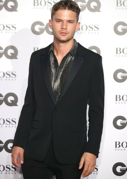 Jeremy Irvine photo