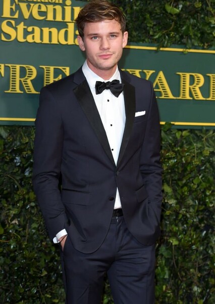 Jeremy Irvine photo