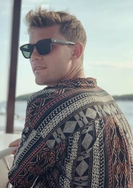 Jeremy Irvine photo
