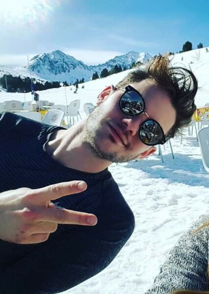 Jeremy Irvine photo