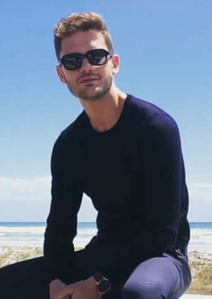 Jeremy Irvine photo