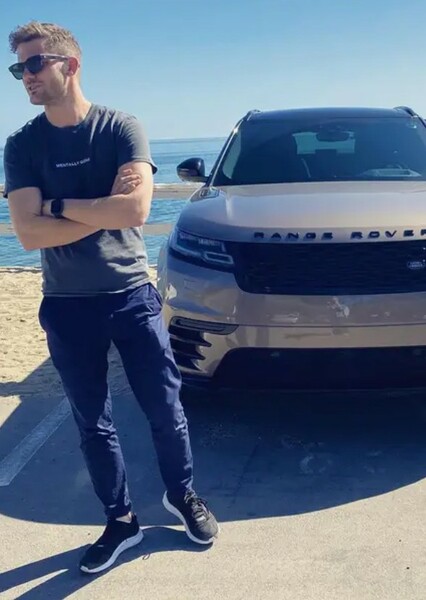 Jeremy Irvine photo