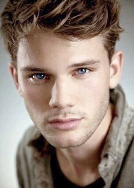 Jeremy Irvine