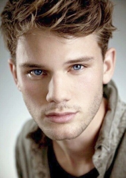 Jeremy Irvine